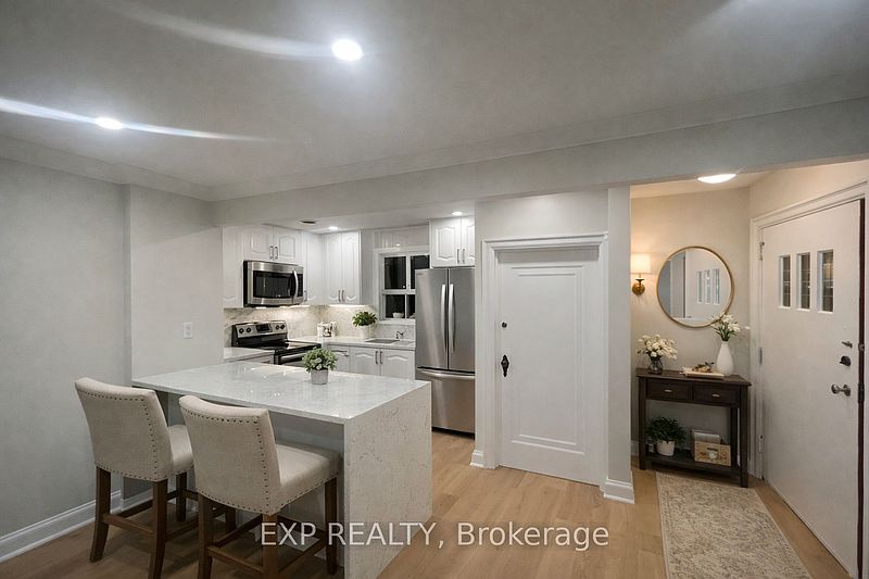Toronto House for rent - 3 Bedrooms — photo 3