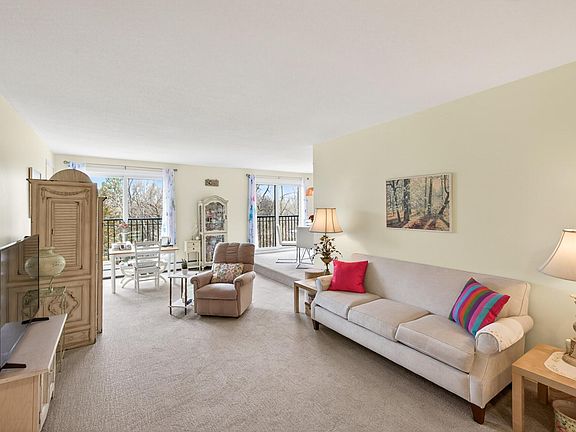 3rd image of 3412 Oak Ridge Rd APT 317