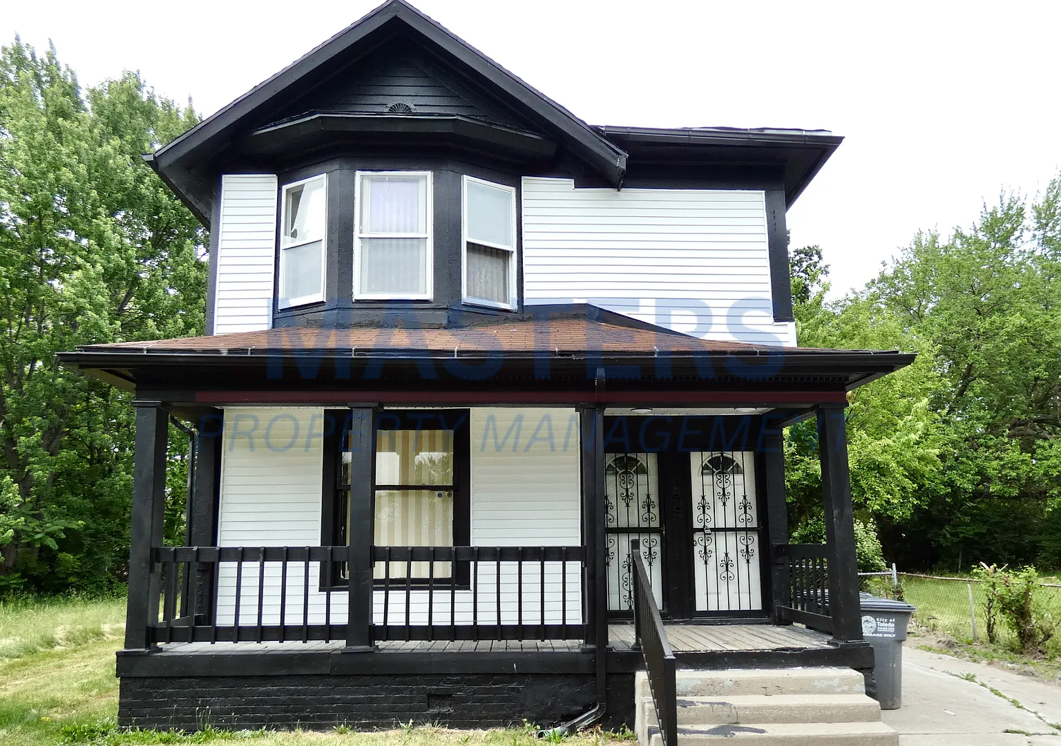 1026 Oakwood Ave — Photo 1
