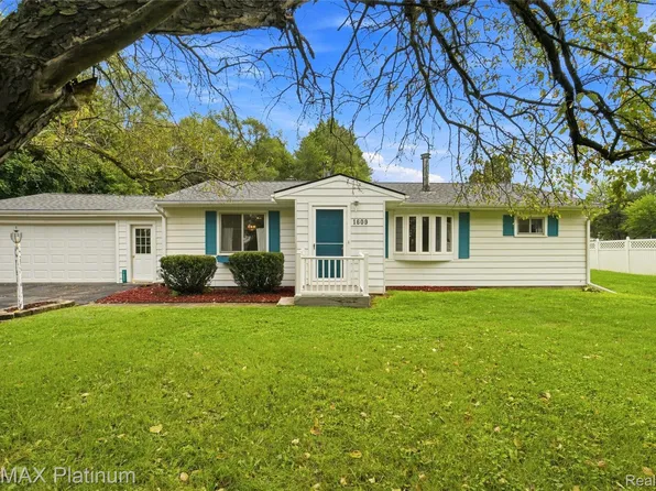 1609 W Dewey Rd, Owosso, MI 48867