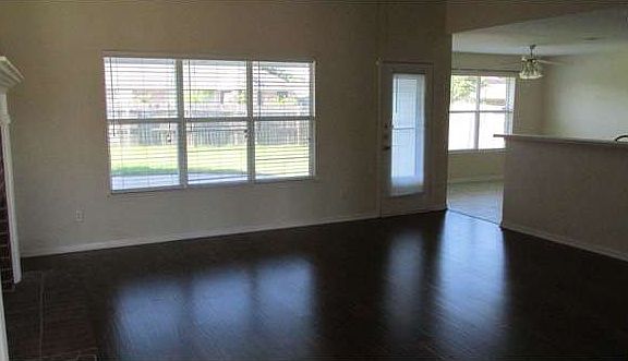 3rd image of 513 Armstrong Dr