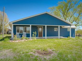 1427 SW County Line Rd, Gower, MO 64454