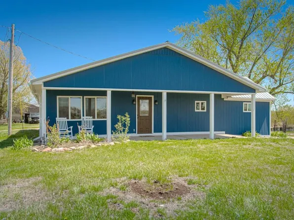 1427 SW County Line Rd, Gower, MO 64454