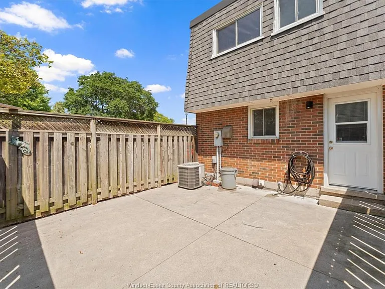 272 Victoria St S #40 — Photo 22