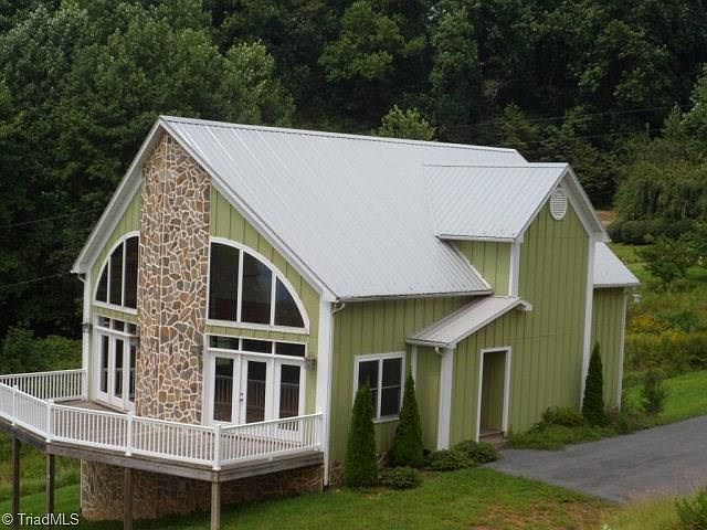 1st image of 304 Apple Hill Ln