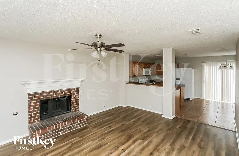 4 bed, 2.5 bath, 1876 sqft, $1,935 — Photo 3