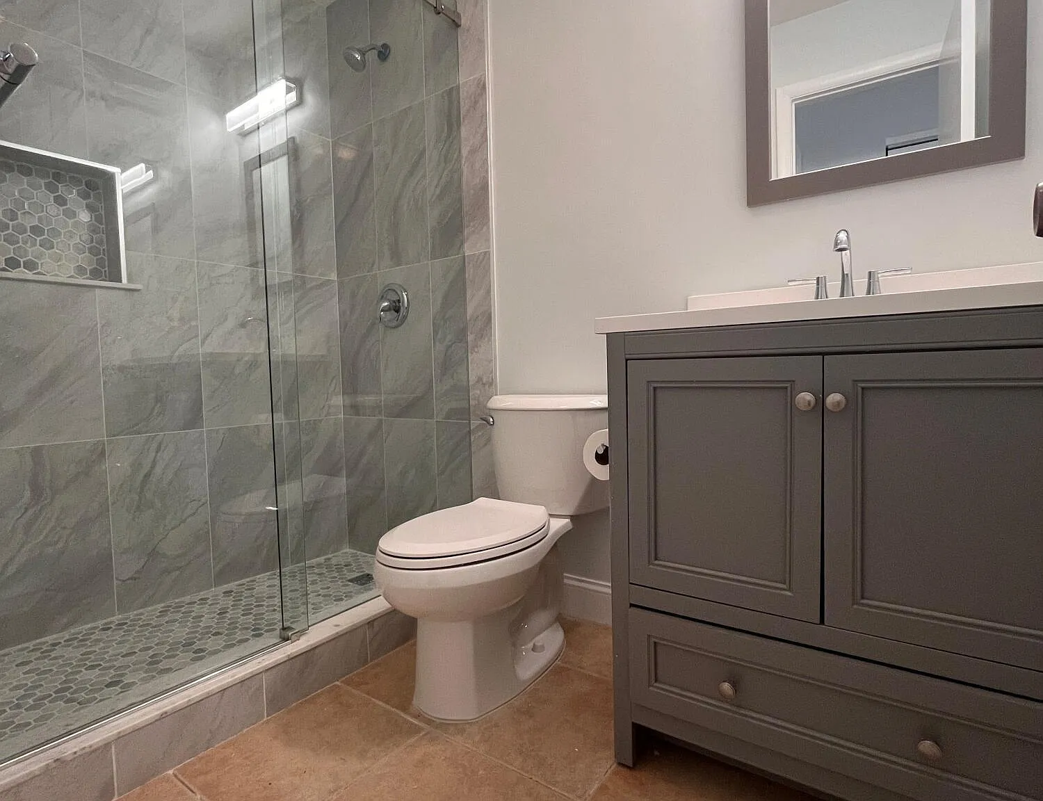 2 bed, 1.0 bath, 840 sqft, $1,995 — Photo 2