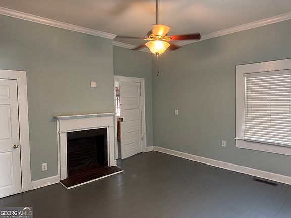 5th image of 820 Reese St