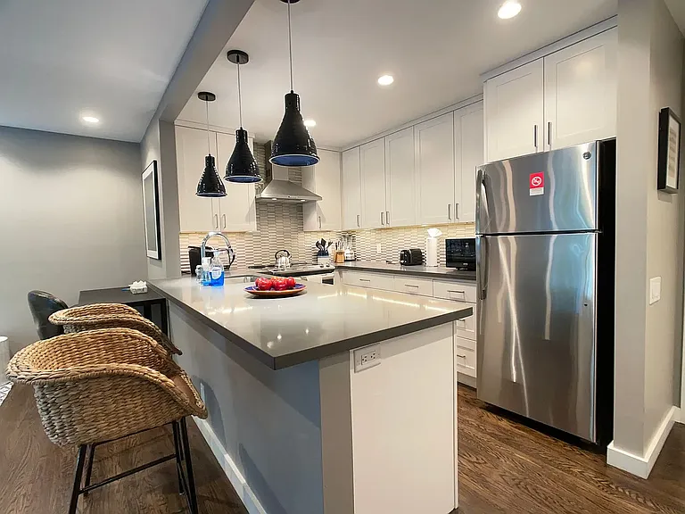 200 Waverley St #2 — Photo 4