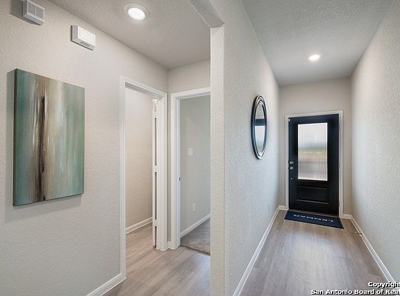 Hall to rooms in front of the house