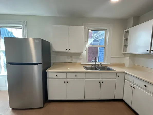 8 Main St #2, Hudson, MA 01749