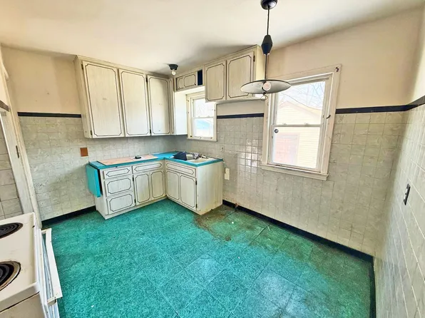 961 E 224th St, Euclid, OH 44123