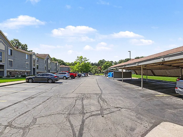 Emerald Park Apartments — Photo 22