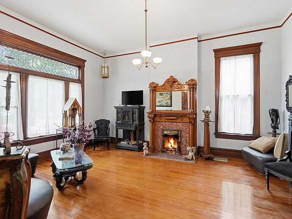 8th image of 1823 S Broadway St