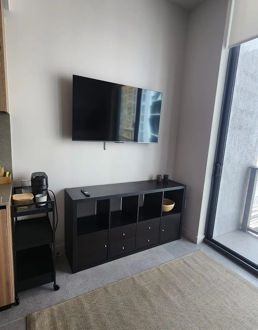 1 bed, 1.5 bath, 570 sqft, $3,300 — Photo 2