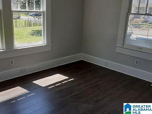 3rd image of 829 28th St SW