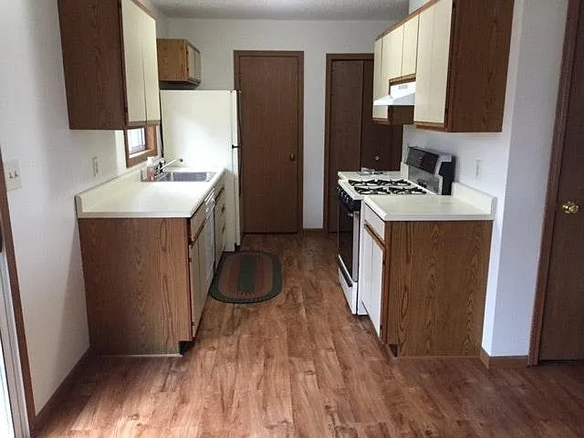 2 bed, 950 sqft, $1,200 — Photo 3