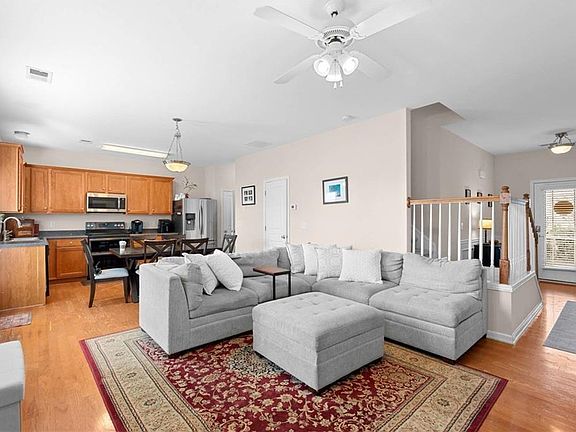 5th image of 124 Wiley Parc Cir