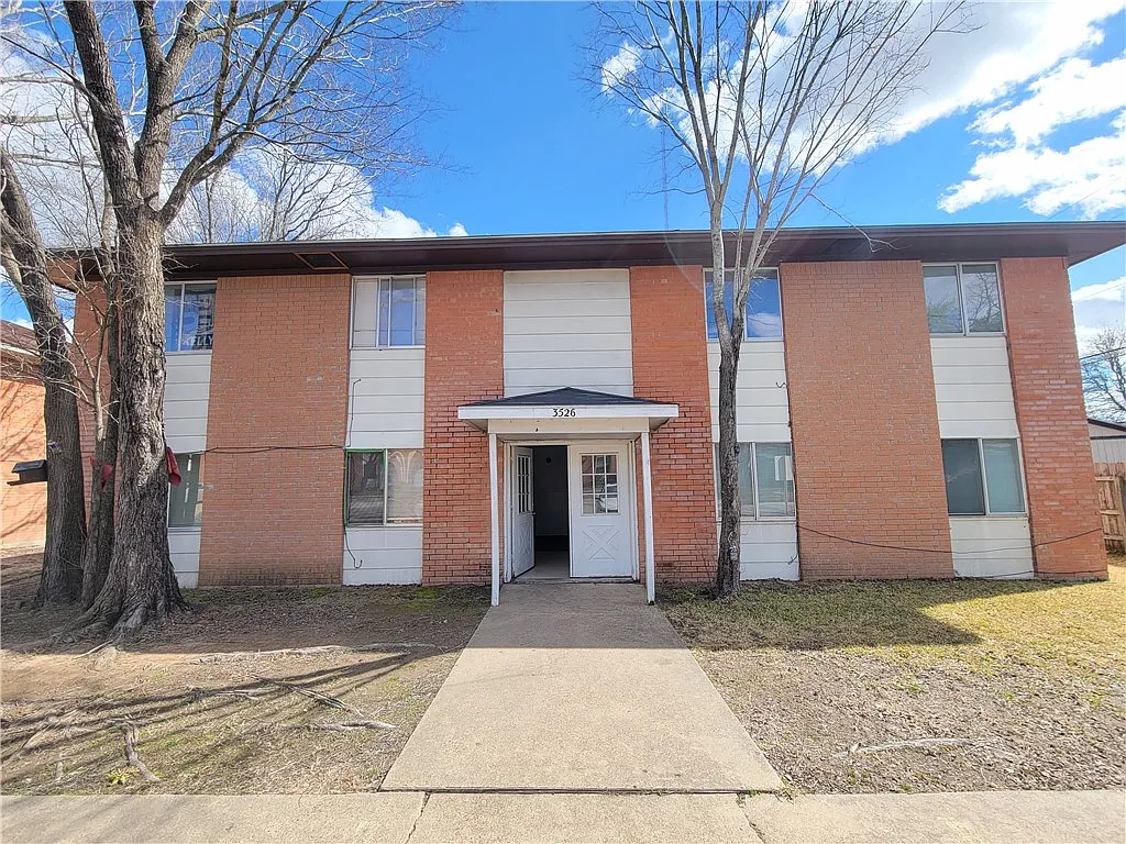 2 bed, 962 sqft, $895 — Photo 1
