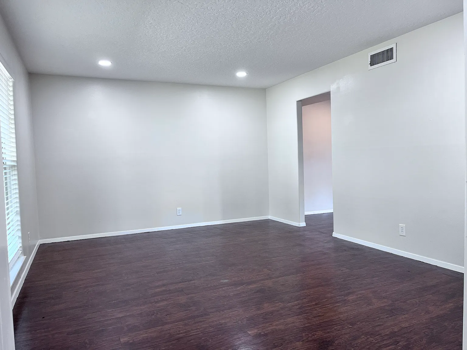 4 bed, 2222 sqft, $2,400 — Photo 4