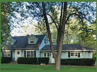 49 Poteet Ave, Inverness, IL 60067