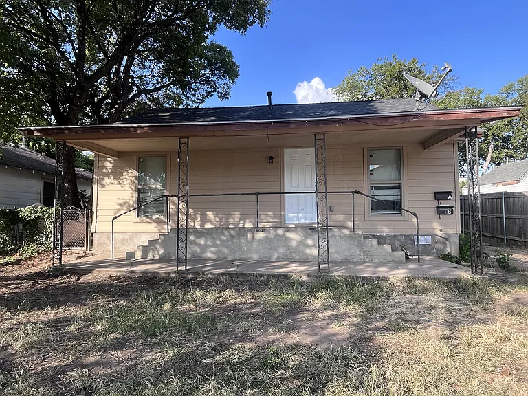 2902 Azle Ave #A — Photo 1