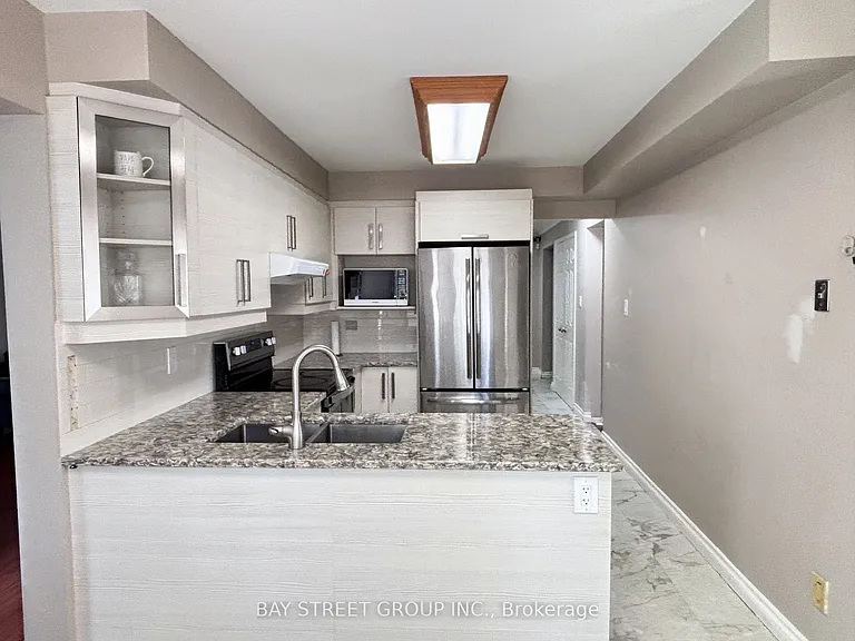 331 Green Ln — Photo 8
