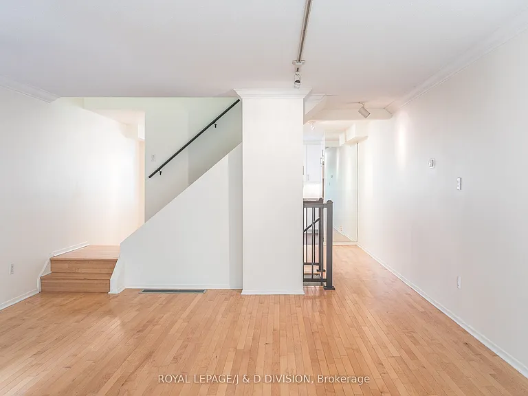640 Adelaide St W — Photo 16