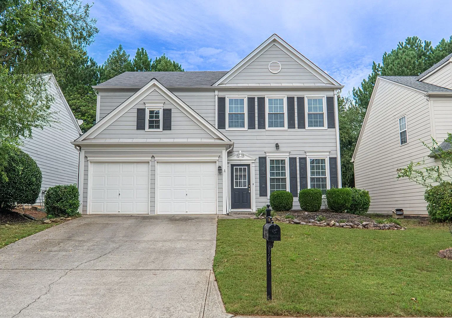 Spacious 3BR Alpharetta Home with Pool, Tennis, Washer/Dryer & Private Backyard — Photo 1