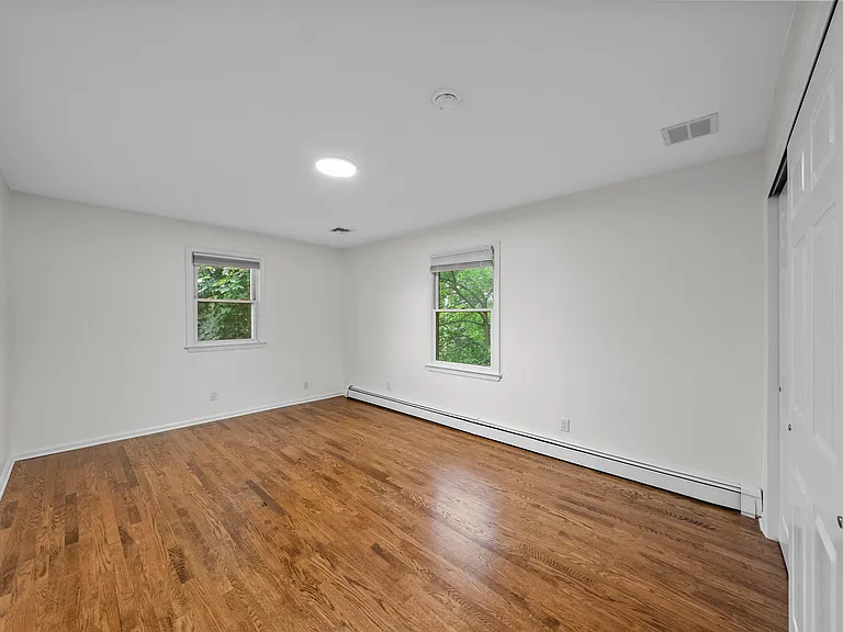 160 Magnolia Ave — Photo 17