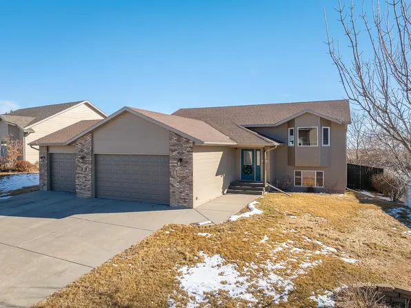5020 Charmwood Dr, Rapid City, SD 57701