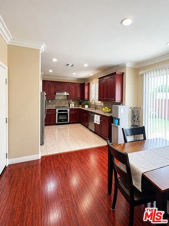 4 bed, 3.5 bath, 2271 sqft, $4,500 — Photo 3