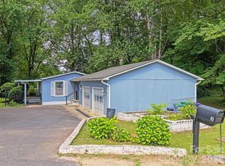 2 Lost Forest Dr, Candler, NC 28715