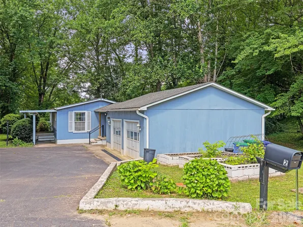 2 Lost Forest Dr, Candler, NC 28715