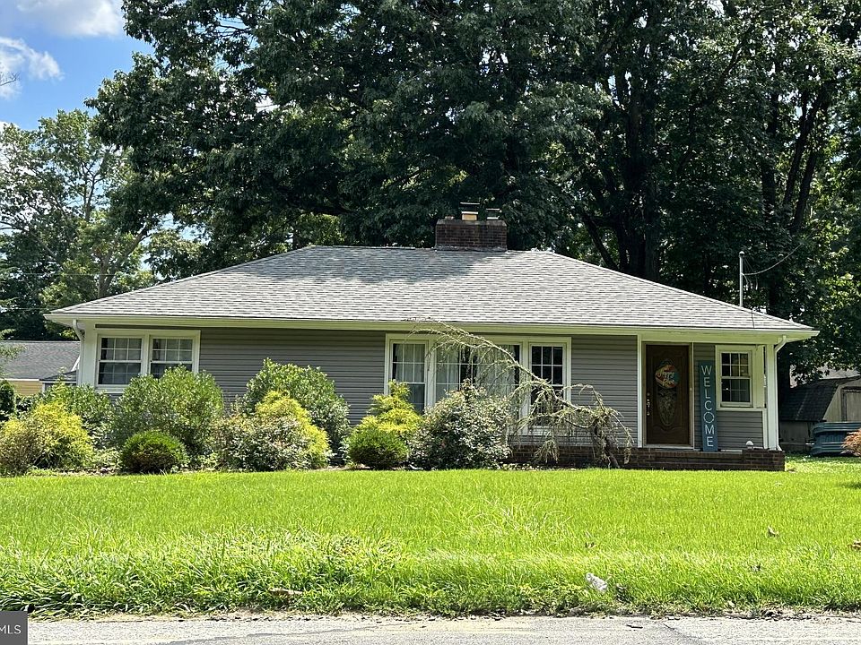 2nd image of 118 W Park Dr