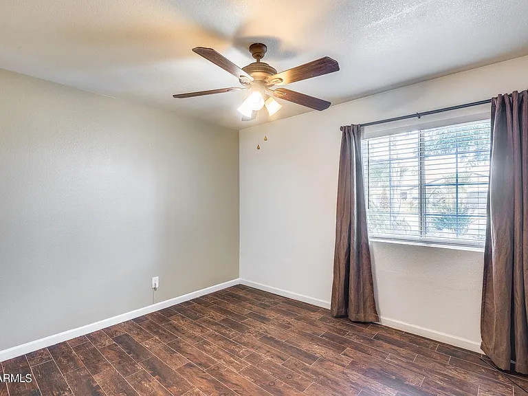 2933 W Muriel Dr — Photo 8