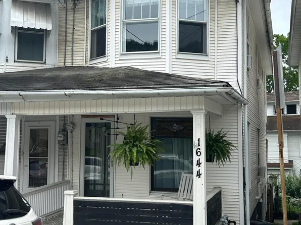 1644 W Walnut St, Coal Township, PA 17866