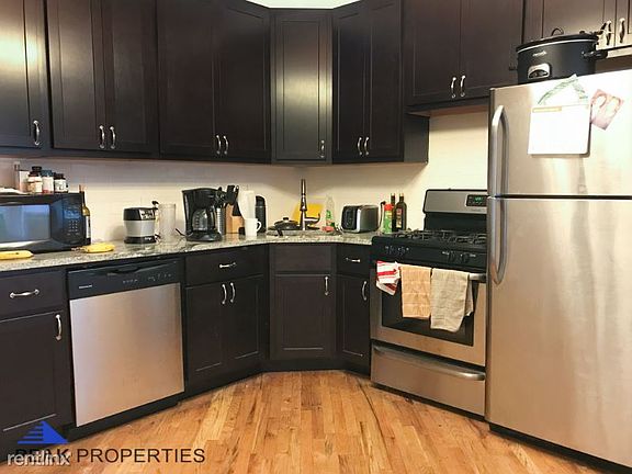 3rd image of 908 N Damen Ave APT 1R
