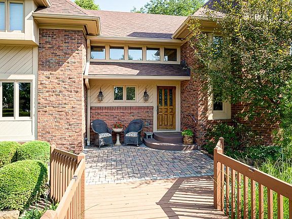 4th image of 2460 Stonehaven Ct N