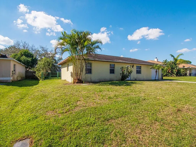 1190 SE Puritan Ln — Photo 29