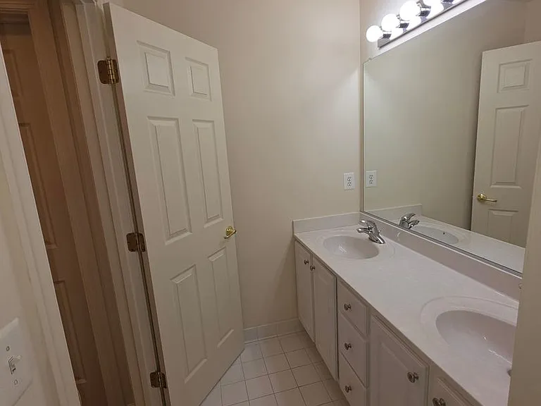 404 Tailor St — Photo 42
