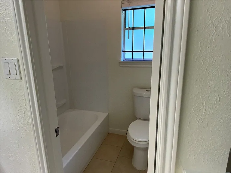 7710 Ashmole Ln — Photo 14