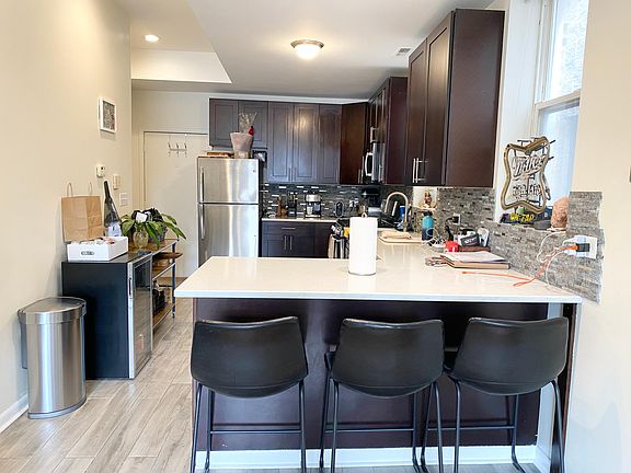 5th image of 1423 N Wood St #3A