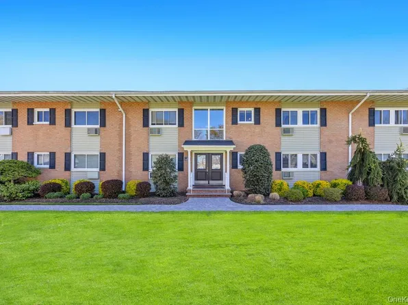 49 Mildred Place #4A, North Babylon, NY 11703