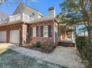 608 Carriage Commons Dr, Hendersonville, NC 28791