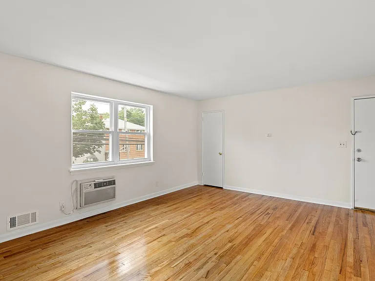 1 Oak St #150-154 — Photo 8