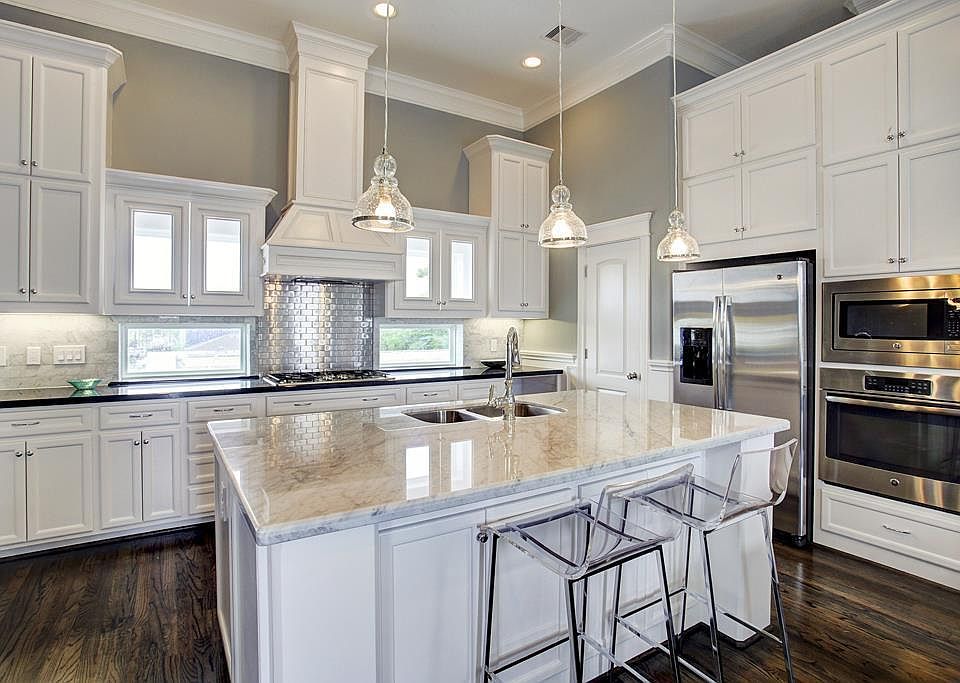 2nd image of 2117 Bidwell Dr