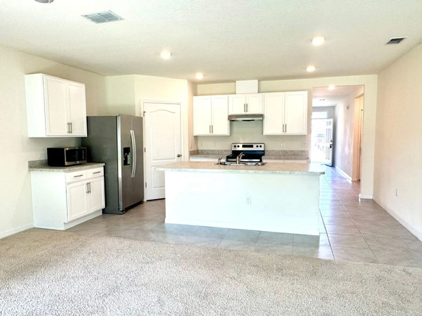 4 Bedroom 2 Bathroom House For Rent In Kissimmee — Photo 2