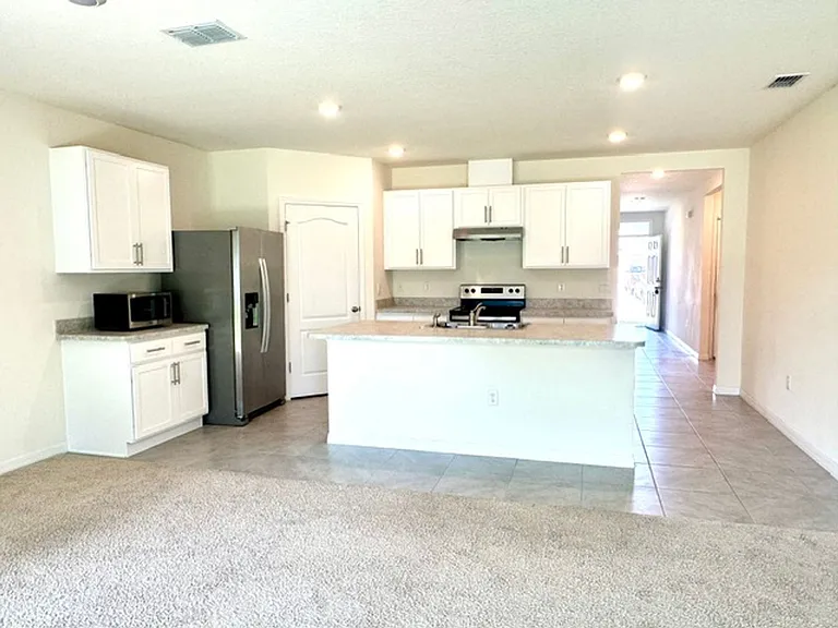 709 Versailles Ln — Photo 2