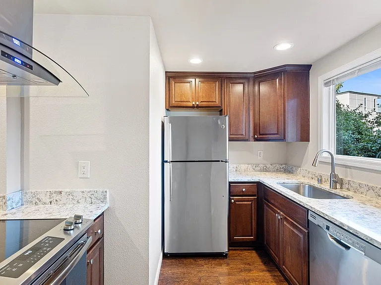 Bayshore Vista Apartments — Photo 7